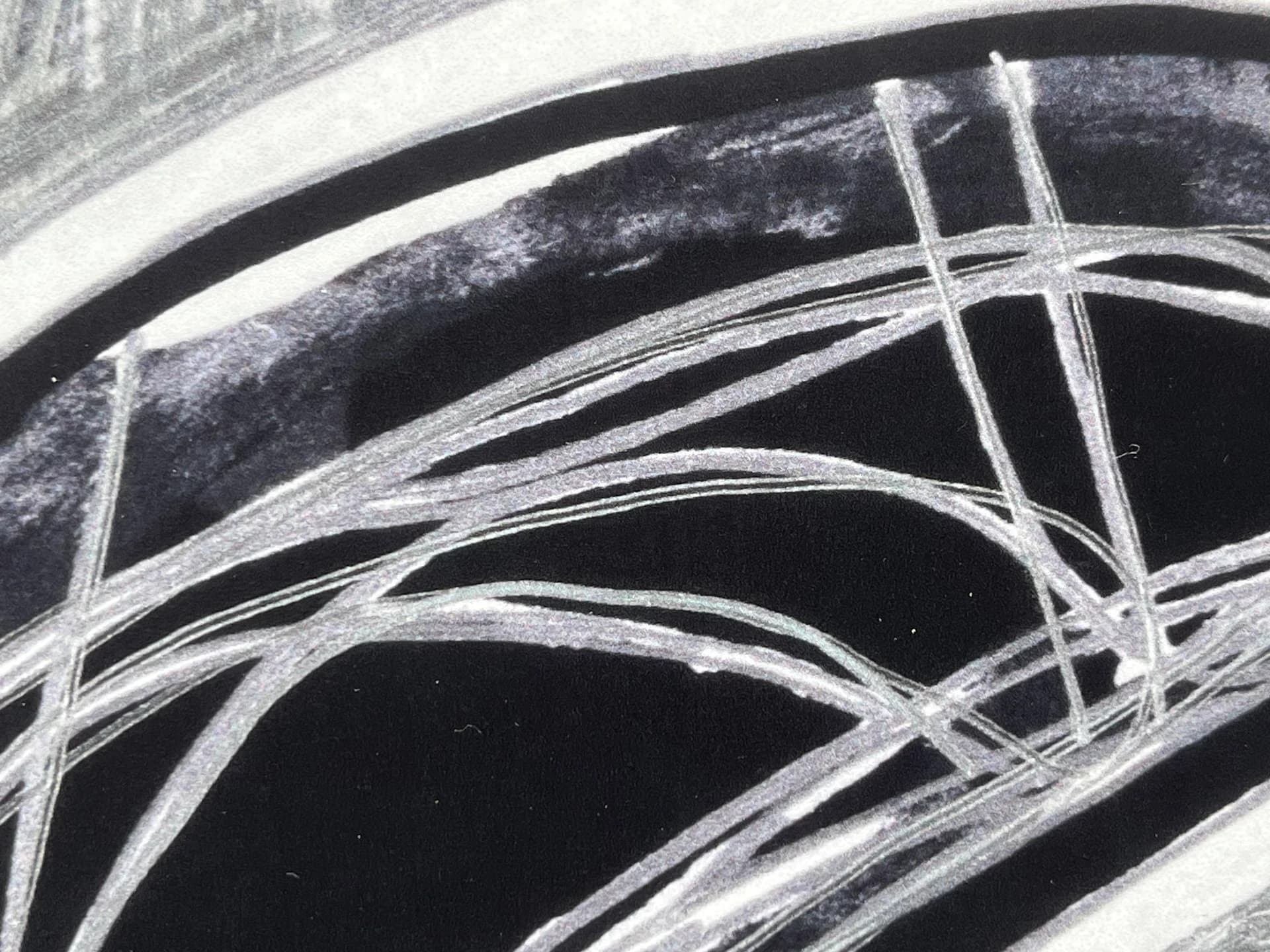 Eine Detail-Nahaufnahme eines Kunstwerks, die seine Textur zeigt.
